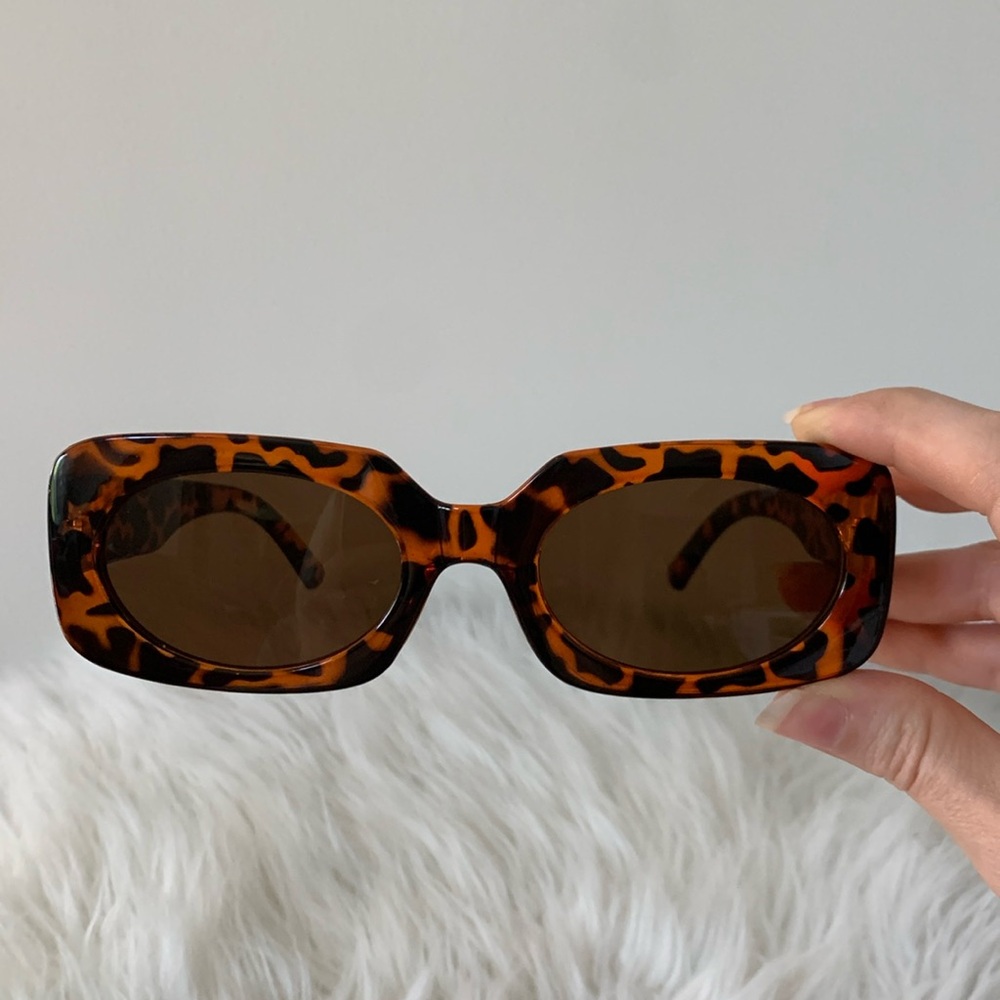TORTOISE SUNGLASSES